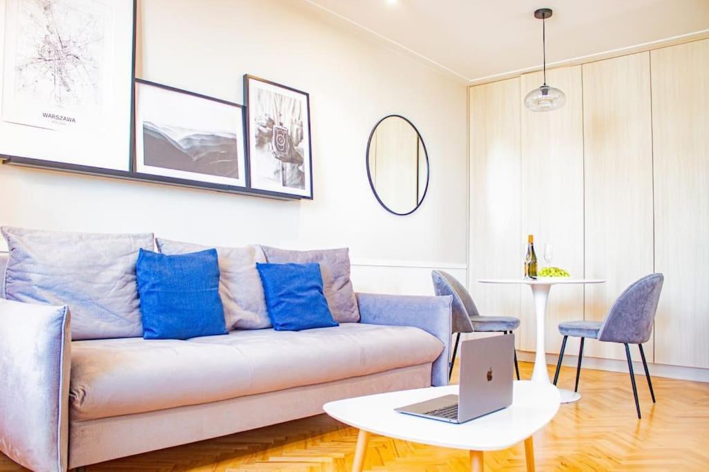 Central Apartment With Balcony And Views, Old Town, Metro Варшава Экстерьер фото