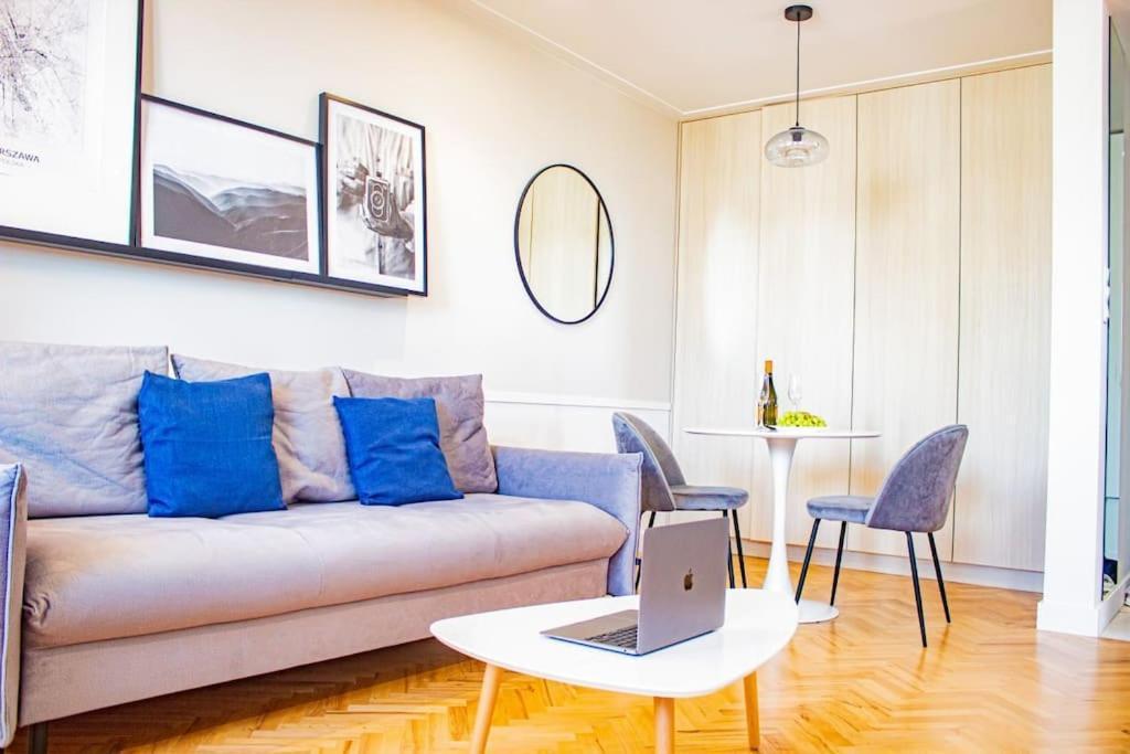 Central Apartment With Balcony And Views, Old Town, Metro Варшава Экстерьер фото