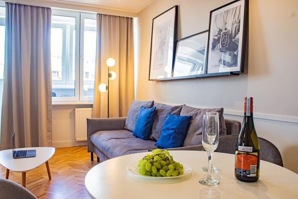Central Apartment With Balcony And Views, Old Town, Metro Варшава Экстерьер фото